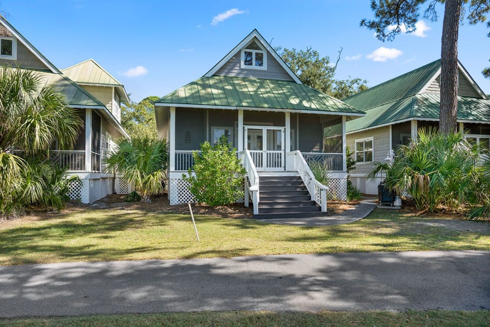 Back Screened in Porch (Entrance)