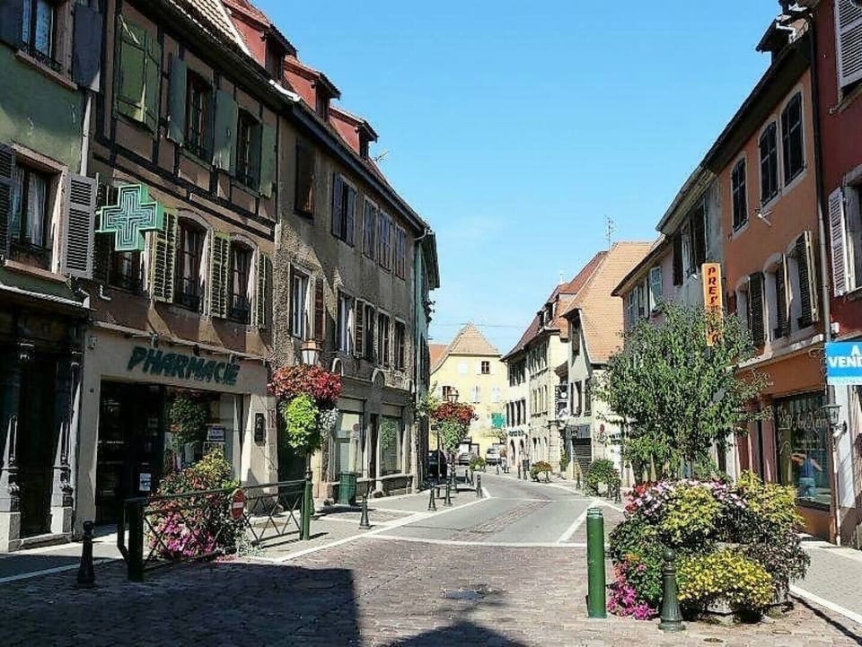 Rue commerçante à Soultz