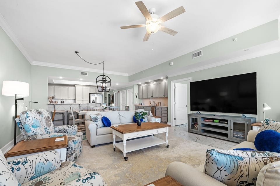 Condo, 3 Bedrooms | Living area