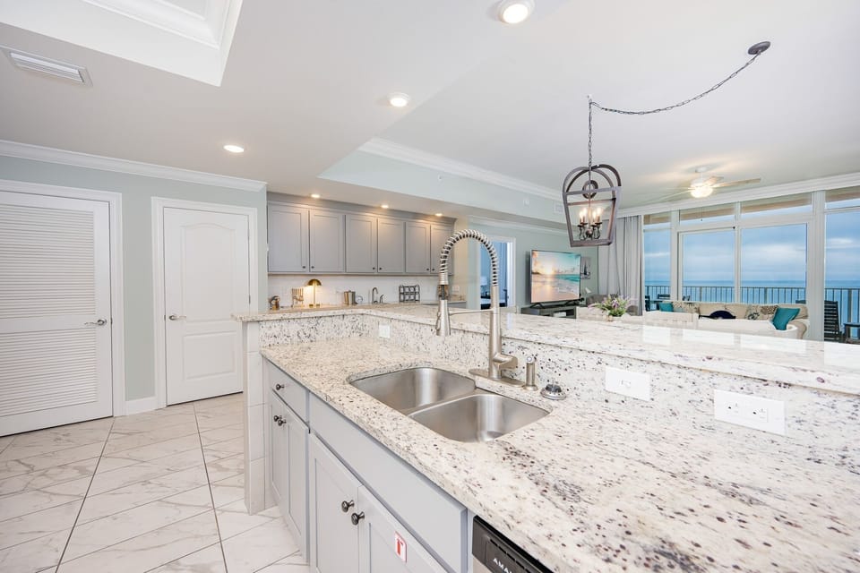 Condo, 3 Bedrooms | Private kitchen | Fridge, oven, coffee/tea maker