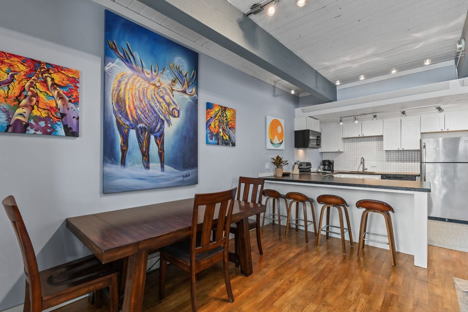 Dining & Kitchen