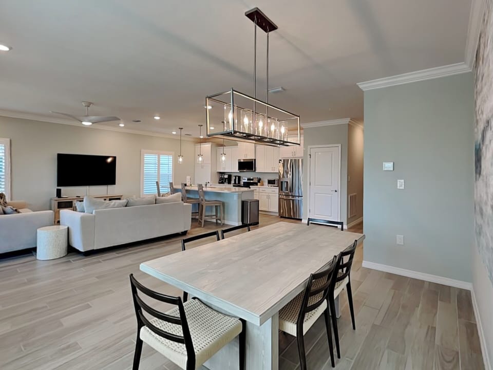 Dining Area - Table for Six - Second Floor
