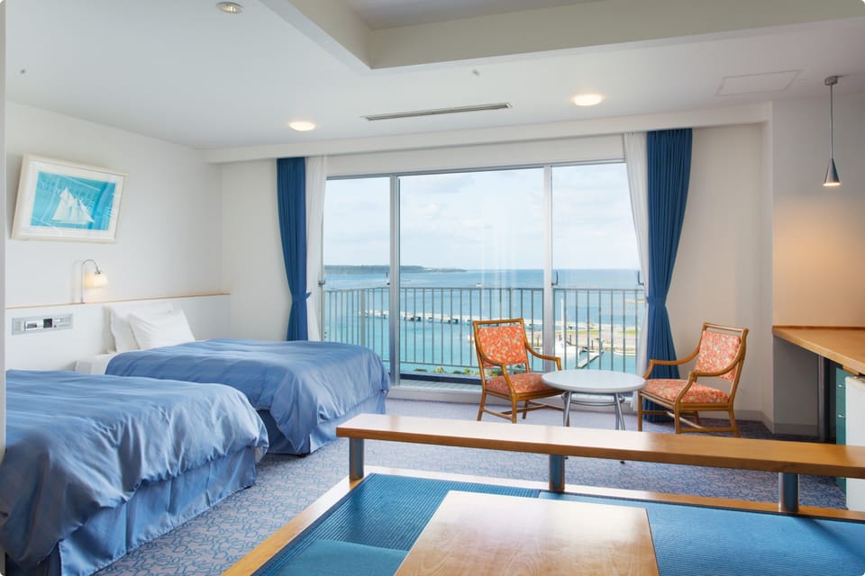 In-room safe, laptop workspace, blackout drapes