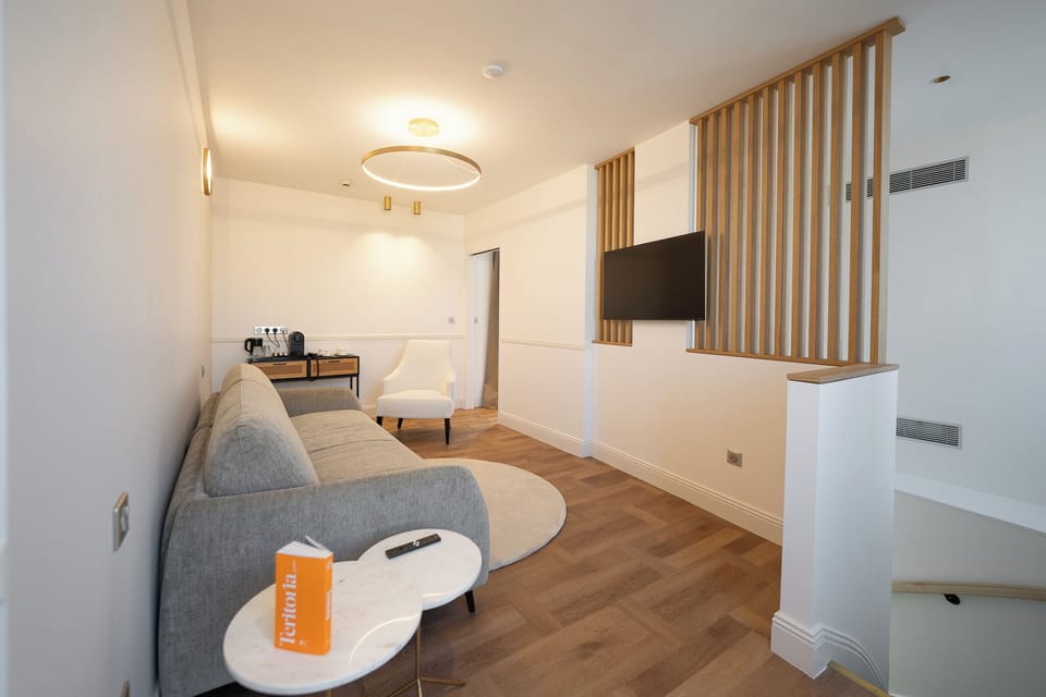 Family Suite | Living area