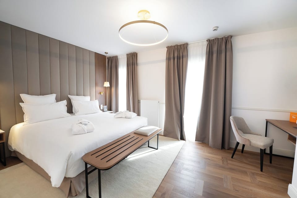 Family Suite | In-room safe, desk, blackout drapes, soundproofing