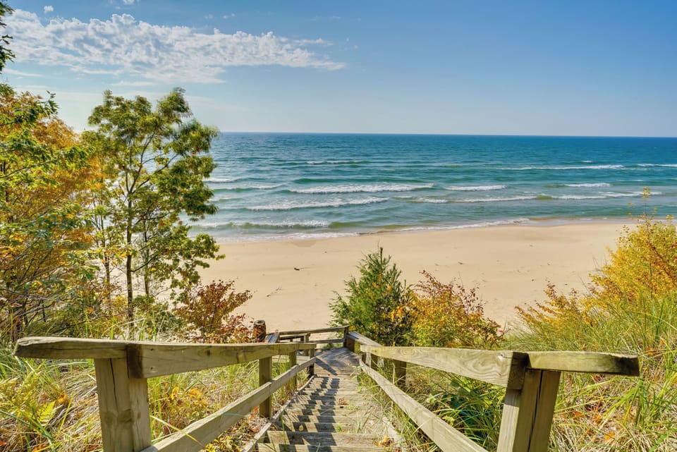 Spacious Cottage on Lake Michigan: Stunning Views! Cottage in Michigan