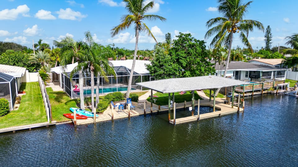 Disneyland - 60 min, SpaceX - 12 min, Cocoa BEACH - 5 minutes. 