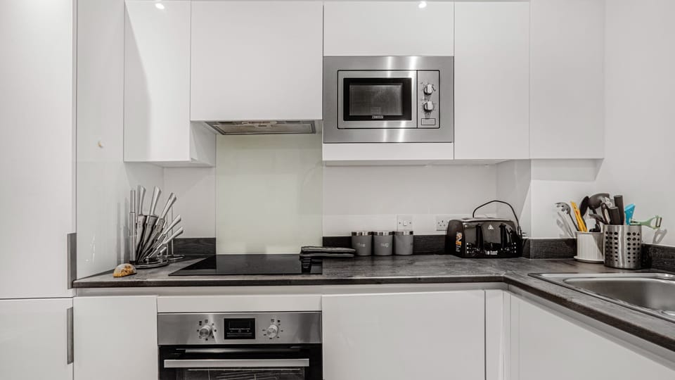 Apartment | Private kitchen | Fridge, microwave, oven, stovetop