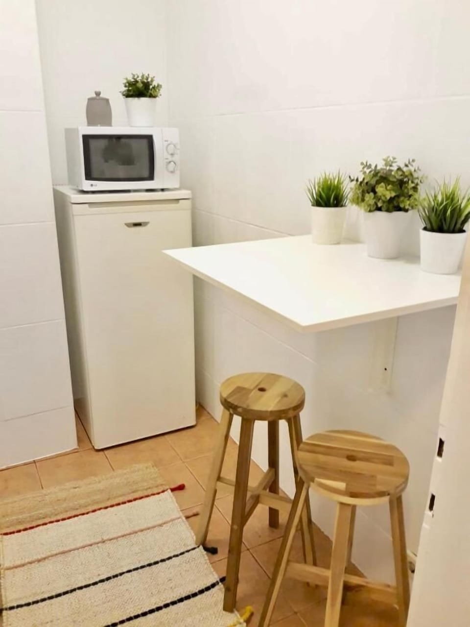 City Studio | Private kitchenette | Mini-fridge, microwave, espresso maker, coffee/tea maker