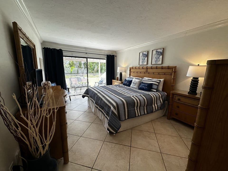 1-102 Master Bedroom