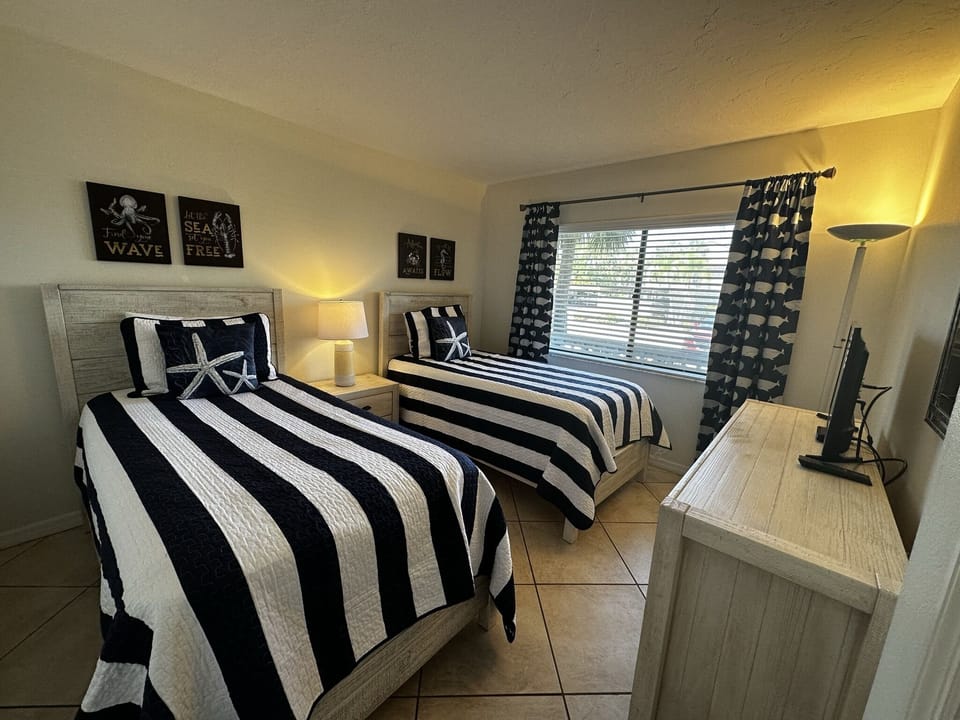1-102 Guest Bedroom