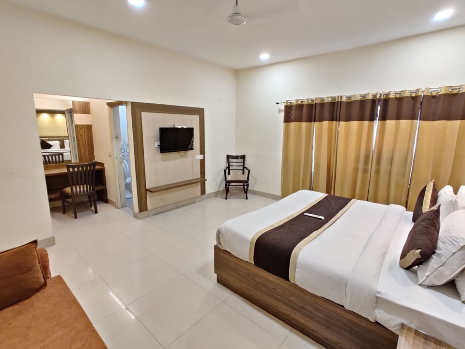 Deluxe Double Room | Living area