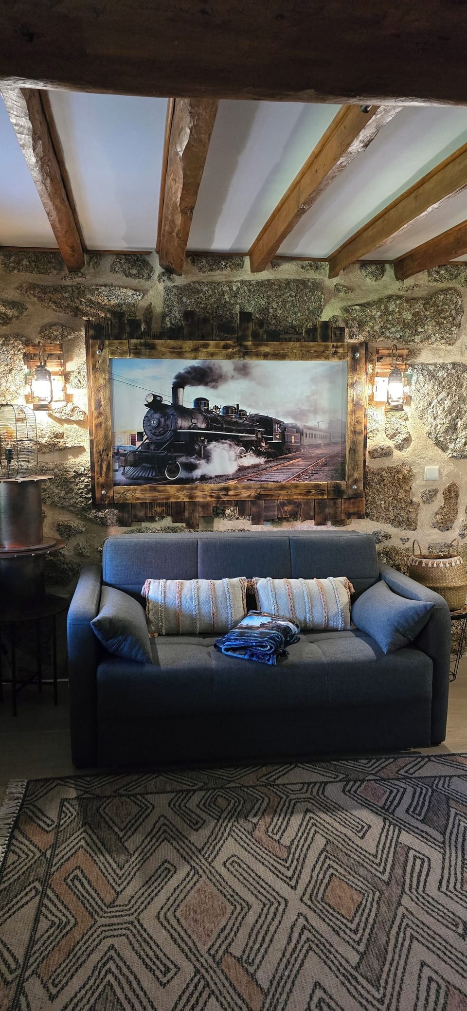 Classic Apartment, 1 Queen Bed with Sofa bed, Non Smoking, Courtyard View | Living area | Fireplace