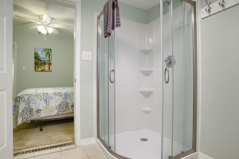 Ensuite Bathroom on the Bay Side