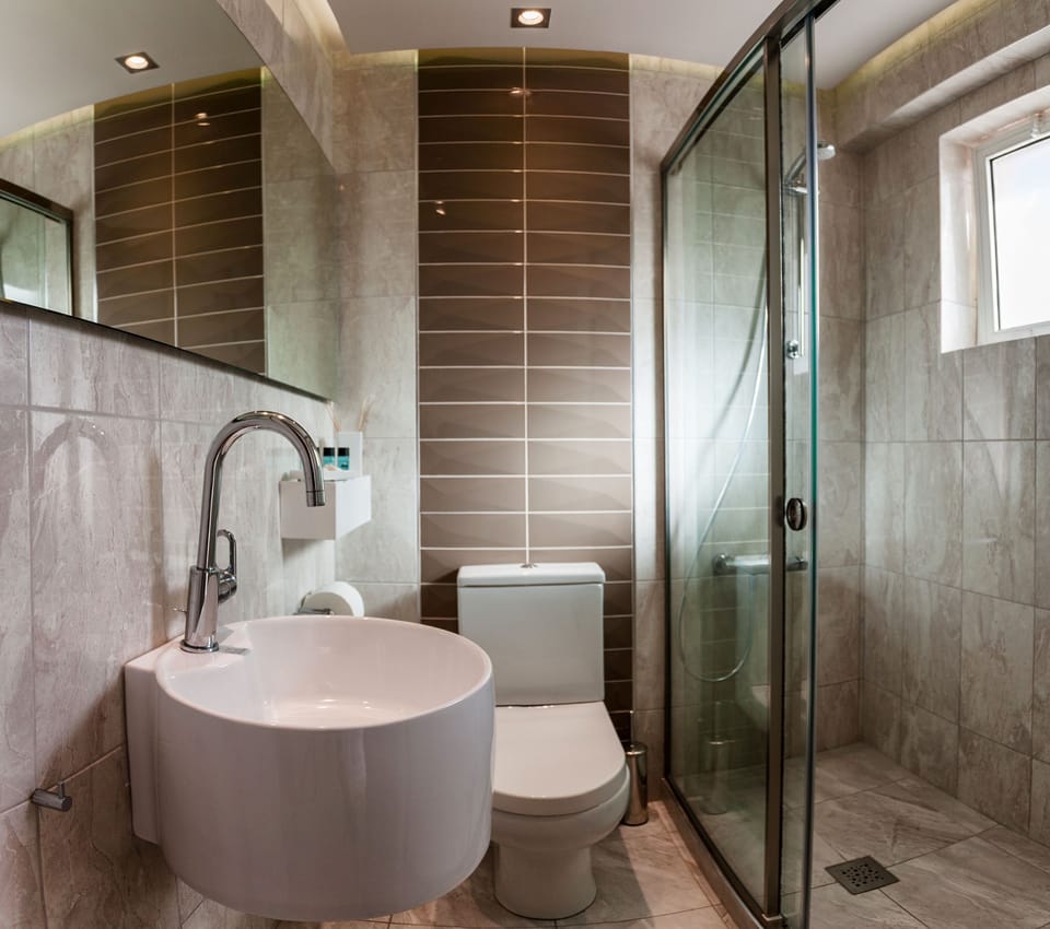 Studio, Balcony | Bathroom | Free toiletries, hair dryer, towels