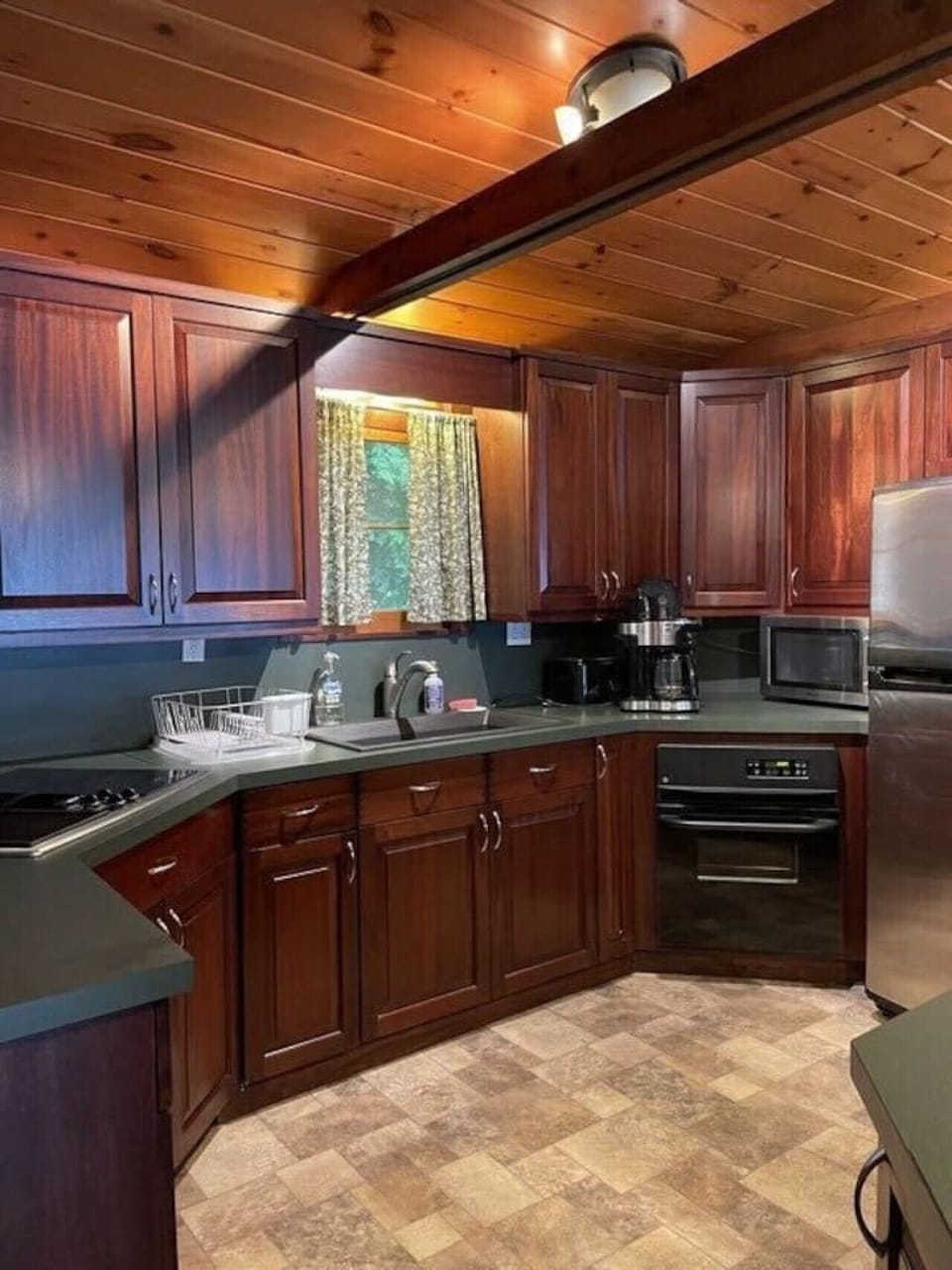 Fully stocked kitchen!