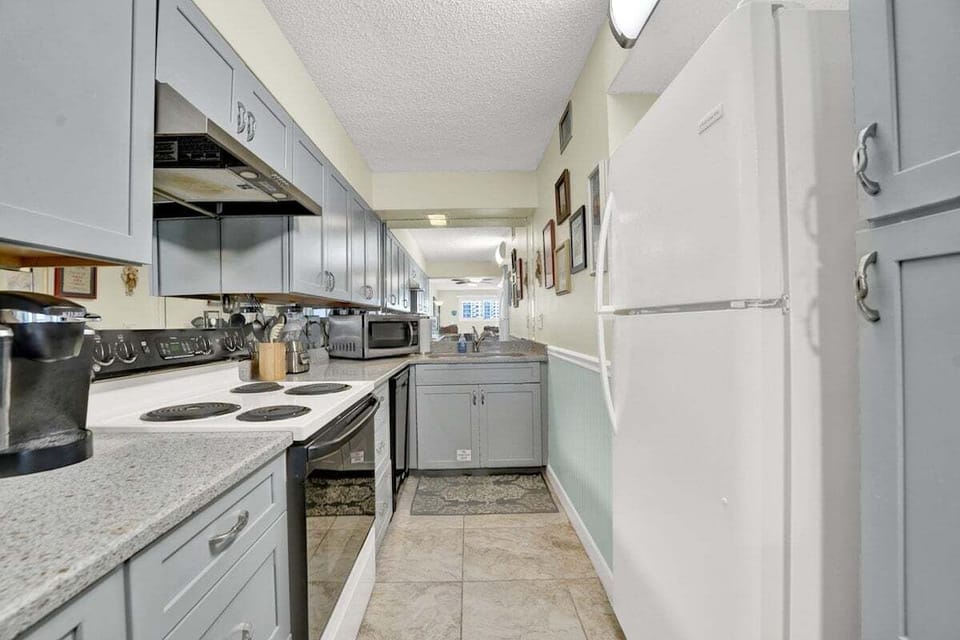 Full kitchen
