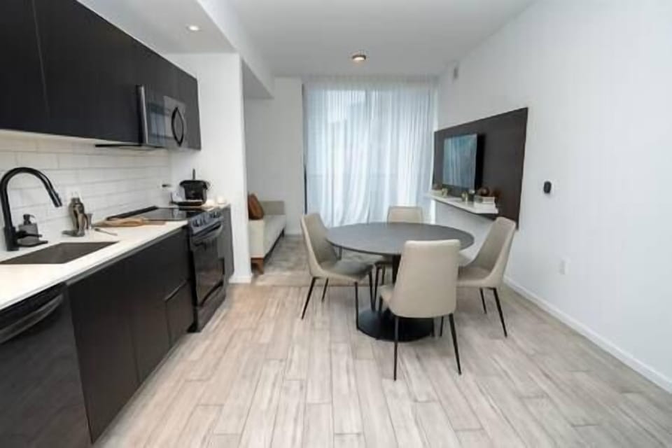 Kitchen / Dining Area