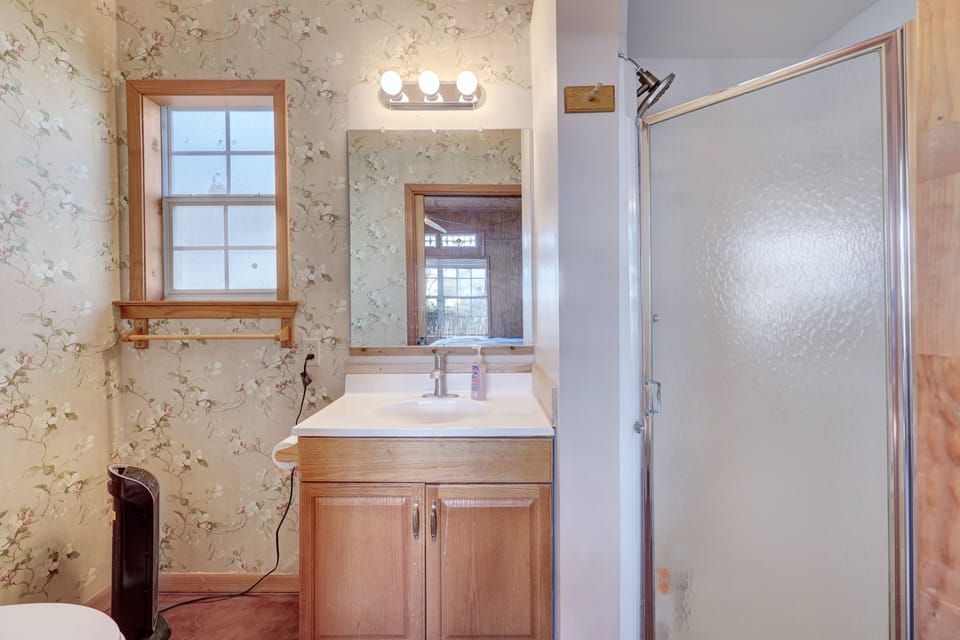 Garage apartment bathroom with shower