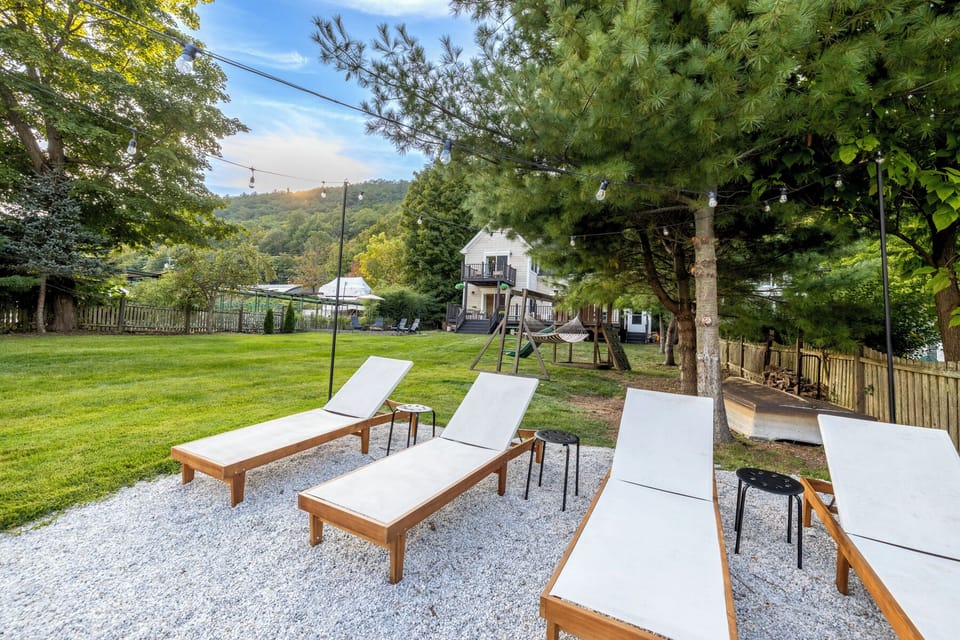 Lakefront sun lounges