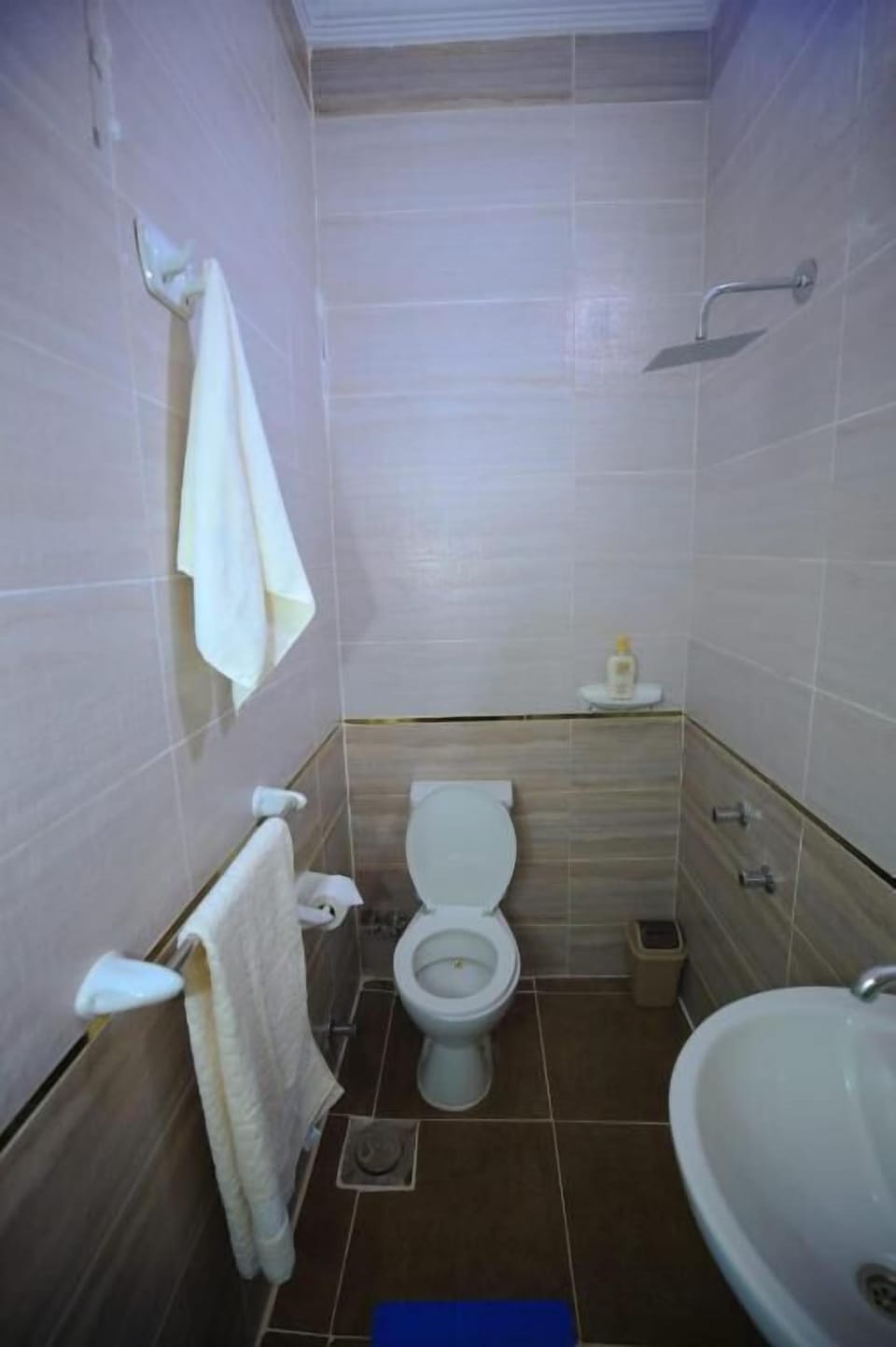 Free toiletries, slippers, bidet