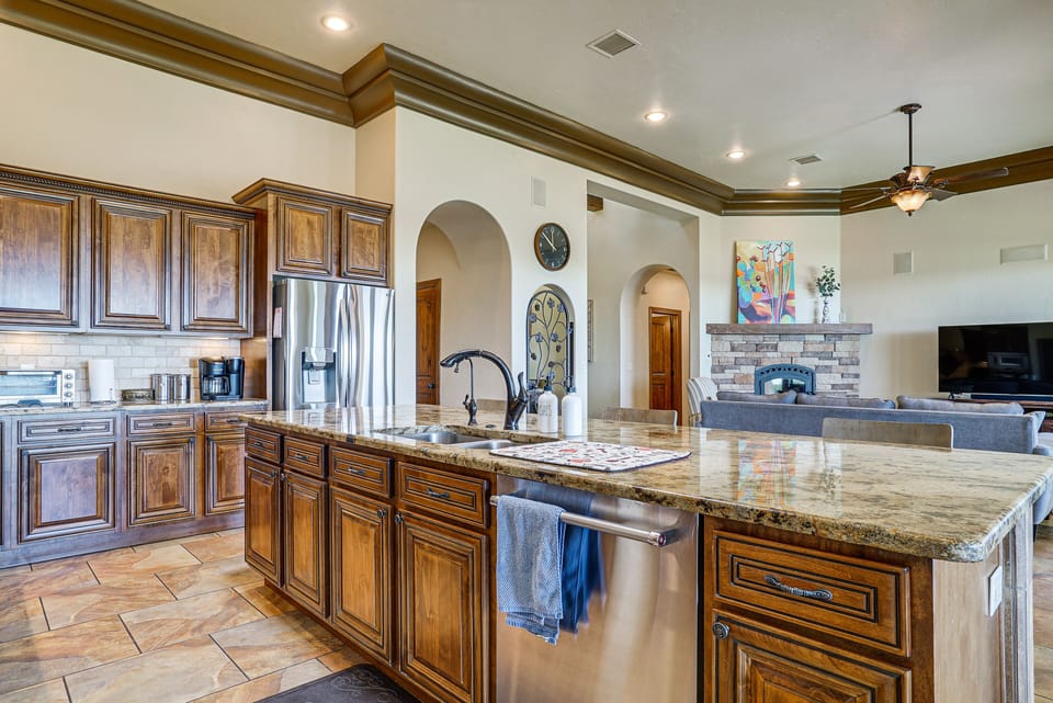 Kitchen | Keurig & Drip Coffee Makers | Bar Seating