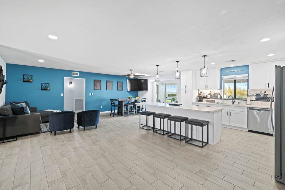 Interior | Open Floor Plan | Free WiFi