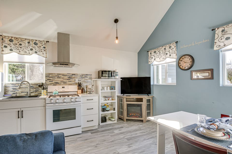 Kitchen | Smart TV | Central A/C | 1st Floor