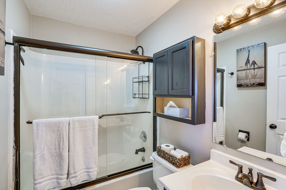 Full Bathroom | Shower/Tub Combo