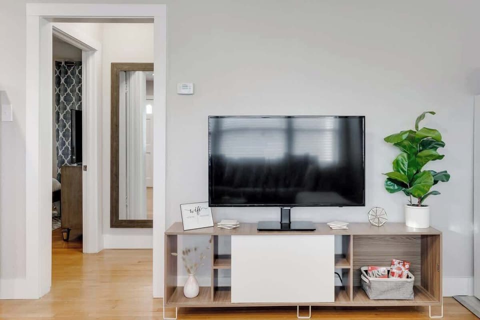 Flat-screen TV with streaming access and cozy surroundings – perfect for a movie night in