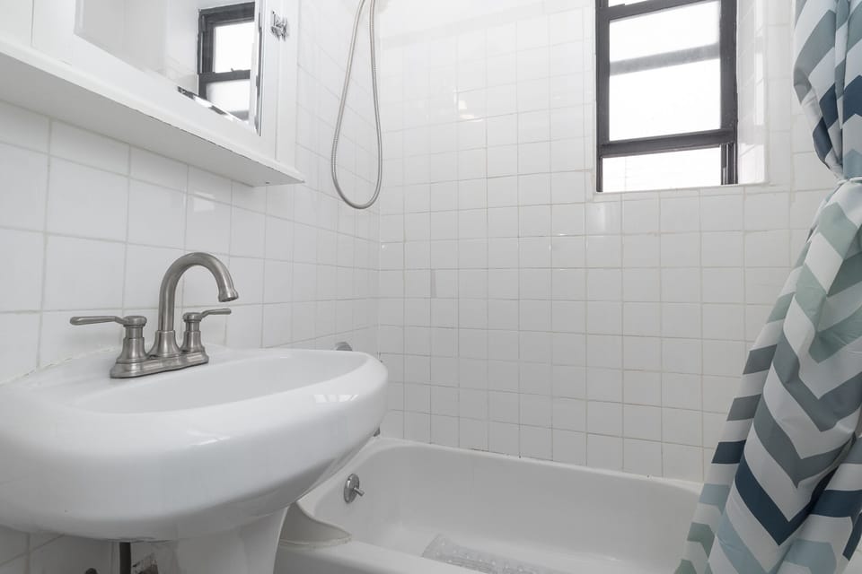 5-Bathroom(2)