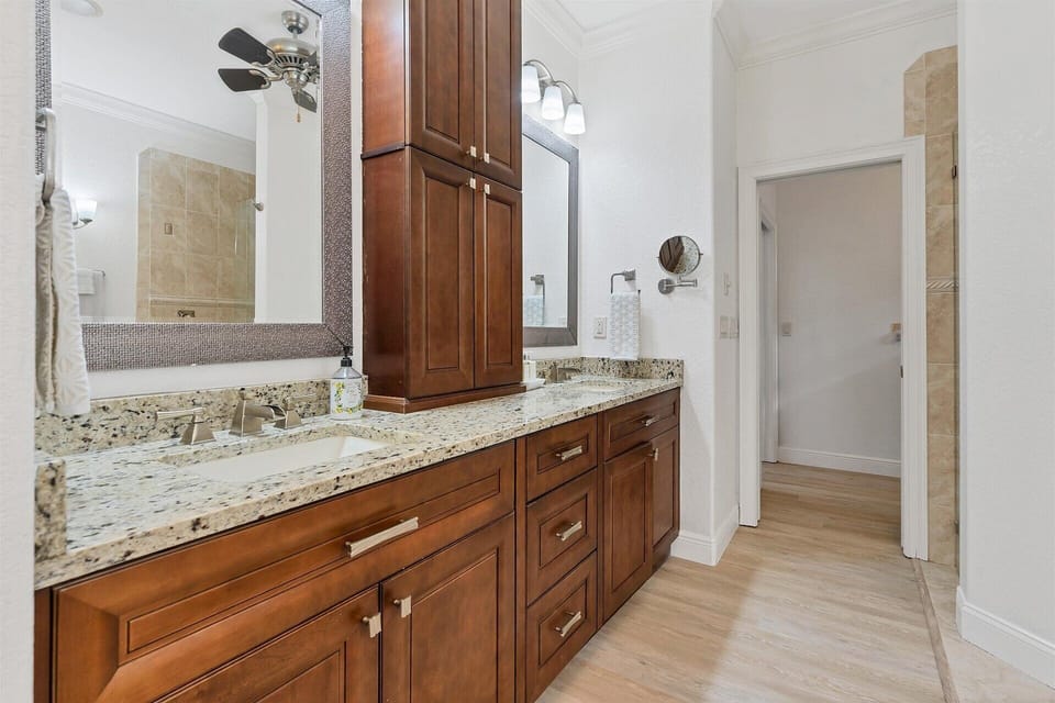 Double Vanity in ensuite