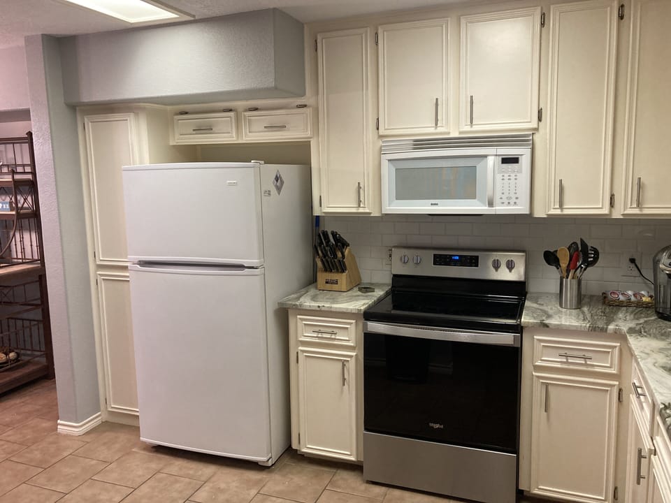 Kitchen stove/microwave and fridge