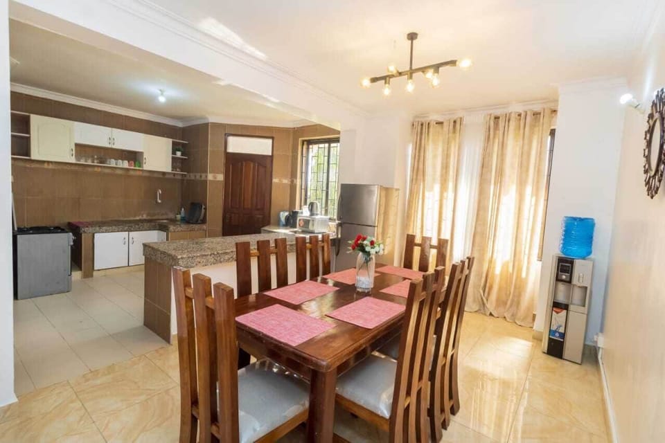Family Apartment | Private kitchen | Fridge, microwave, cookware/dishes/utensils