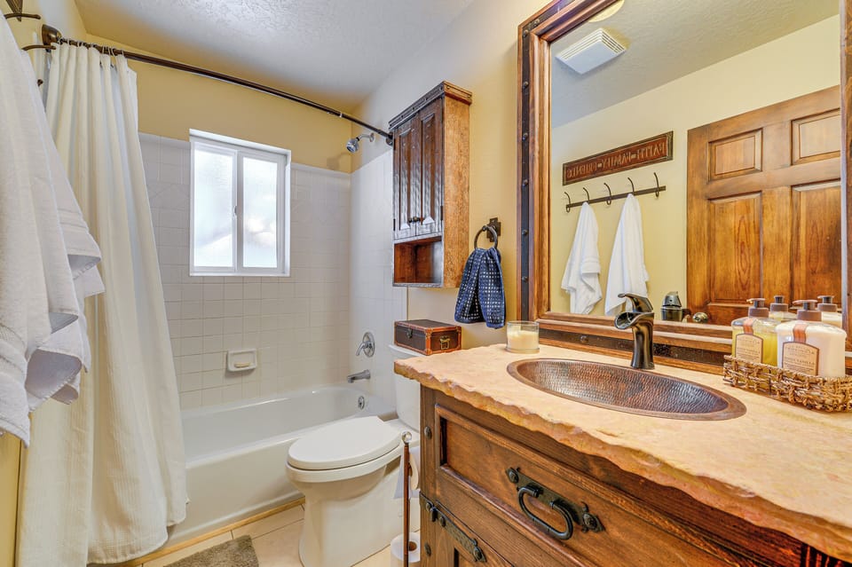 Full Bath | Towels | Hair Dryer | Main Level