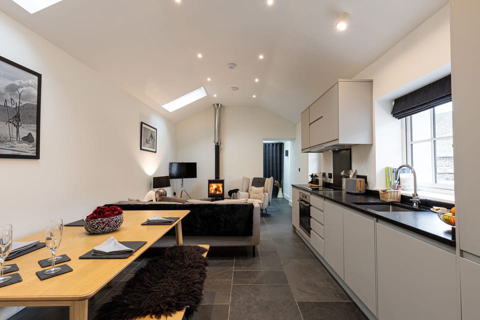 Cottage | Private kitchen | Dishwasher, electric kettle, toaster, cookware/dishes/utensils