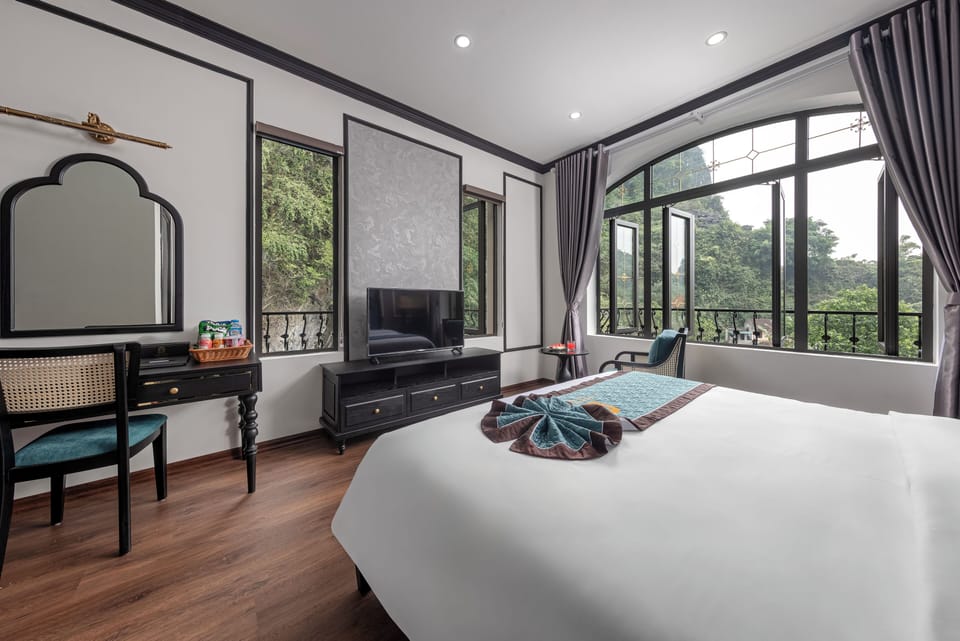 Deluxe Double Room, Mountain View | Hypo-allergenic bedding, desk, laptop workspace, blackout drapes