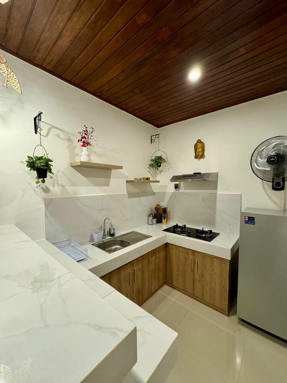Fridge, stovetop, toaster