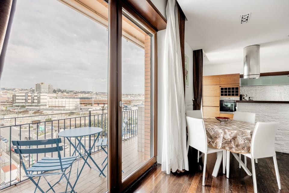 Apartment | Living area | 42-inch LED TV with digital channels, fireplace, Netflix