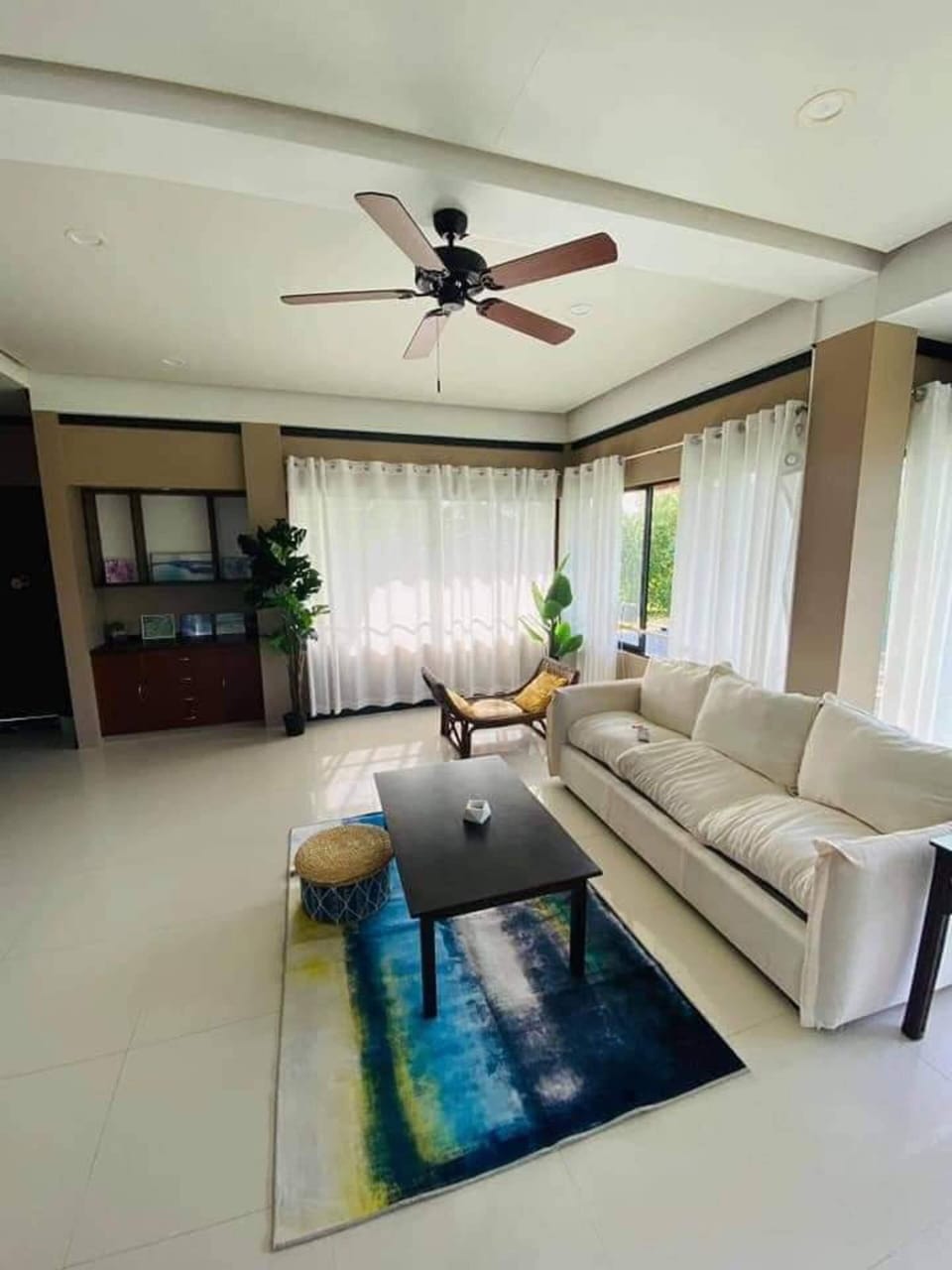 Family House, 4 Bedrooms, Pool View, Beachfront | Living room