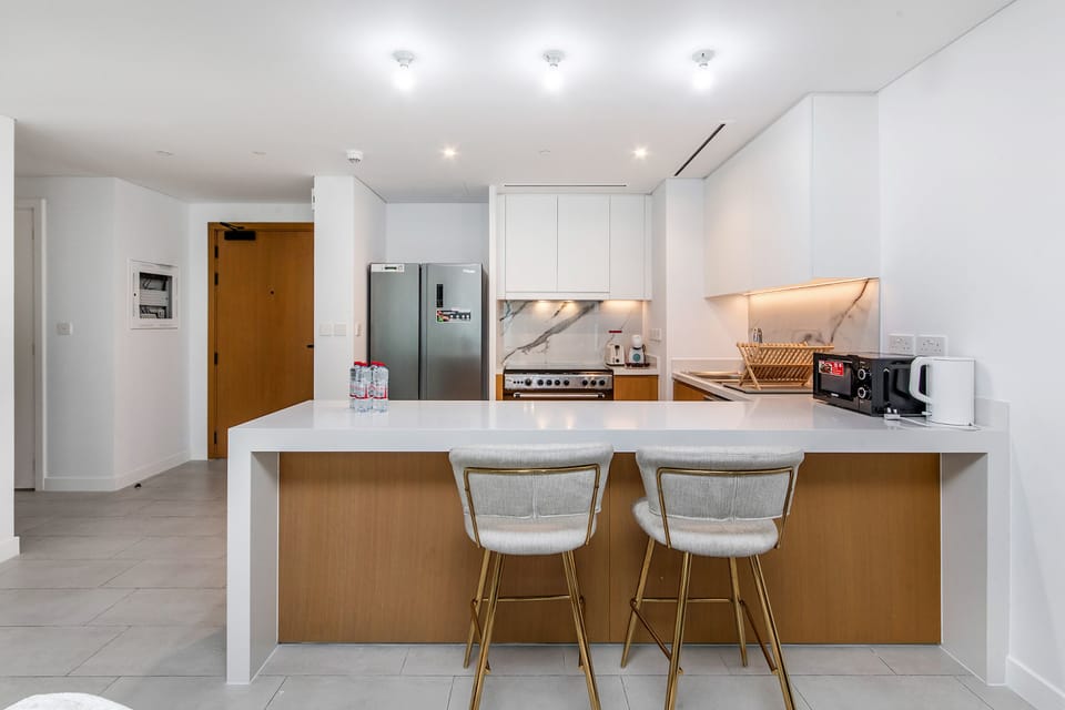 Elite Apartment, 2 Bedrooms, Balcony, Sea View | Private kitchen | Full-size fridge, microwave, oven, stovetop