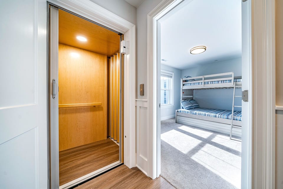 Convenient elevator that can travel from garage to main floor