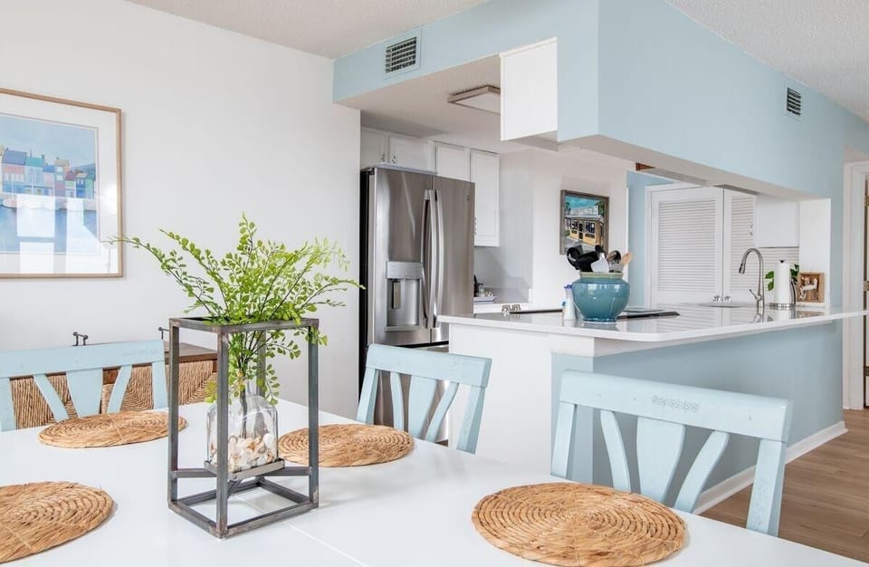 Condo, 3 Bedrooms | Dining