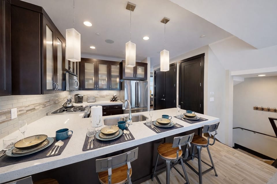 Condo, 3 Bedrooms | Private kitchen | Coffee/tea maker, fridge, oven, electric kettle