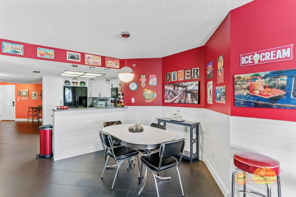 Beach Palms 409 dining room