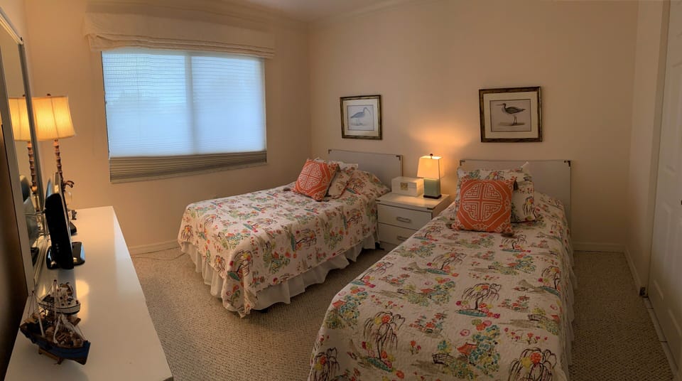 1-307 Guest Bedroom