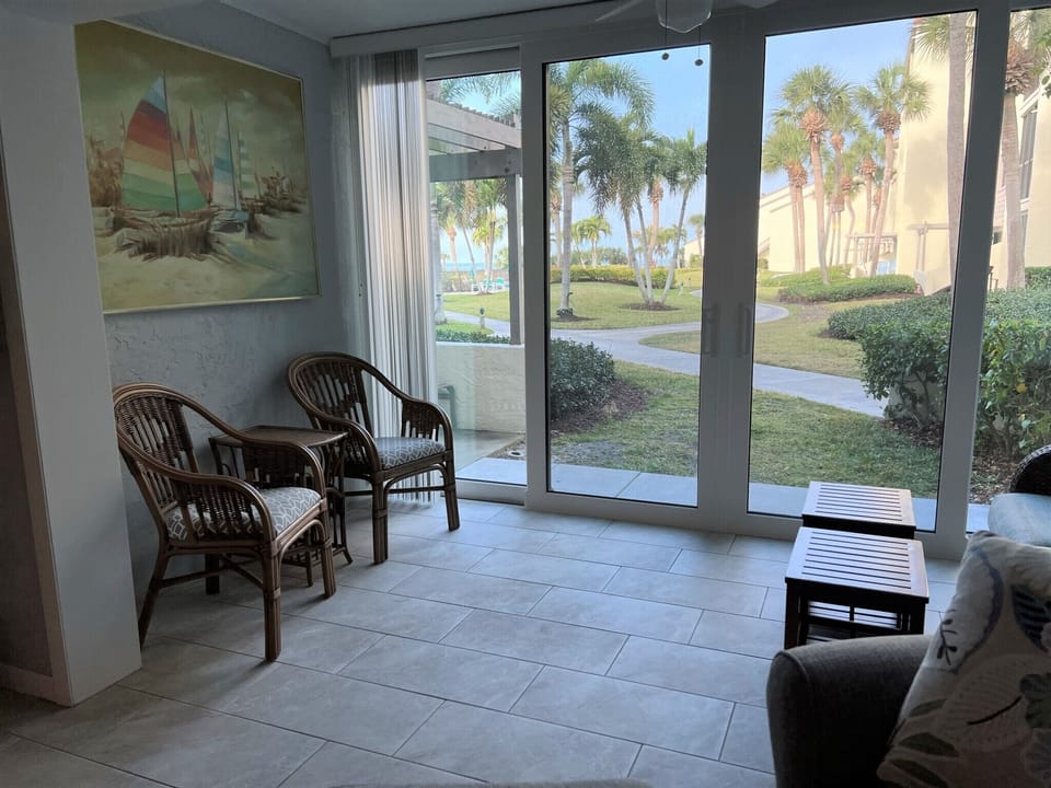 2-109 Lanai