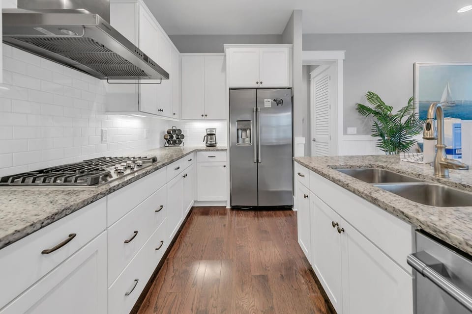 Full kitchen