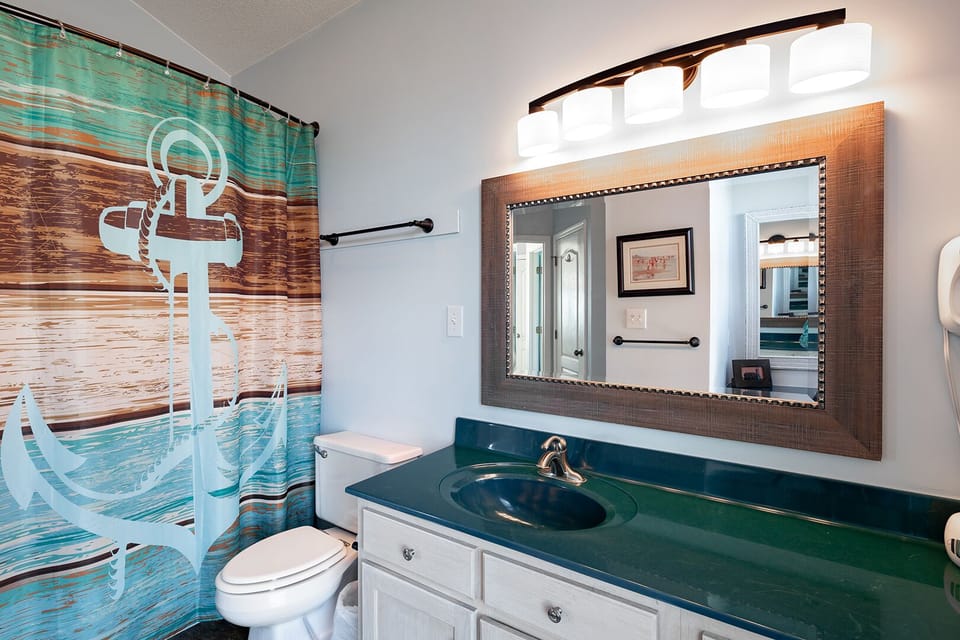 3rd Floor Hall Bath