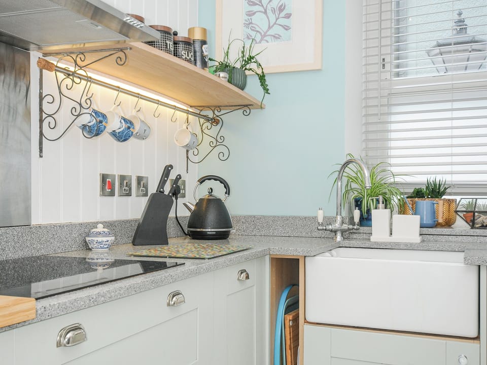 Cottage | Private kitchen | Fridge, dishwasher, electric kettle, toaster